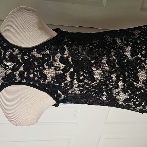 In Bloom Women's Black and Red Paisley Tank Top With Lace Back. Size S/P - Picture 4 of 8